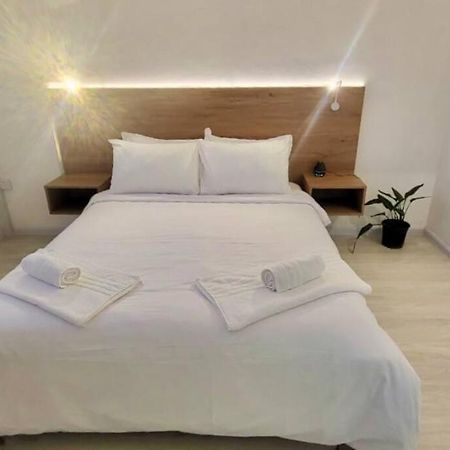 3 Bedroom Beachside Apartment - 30 Secs From Beach Flic en Flac Exterior foto