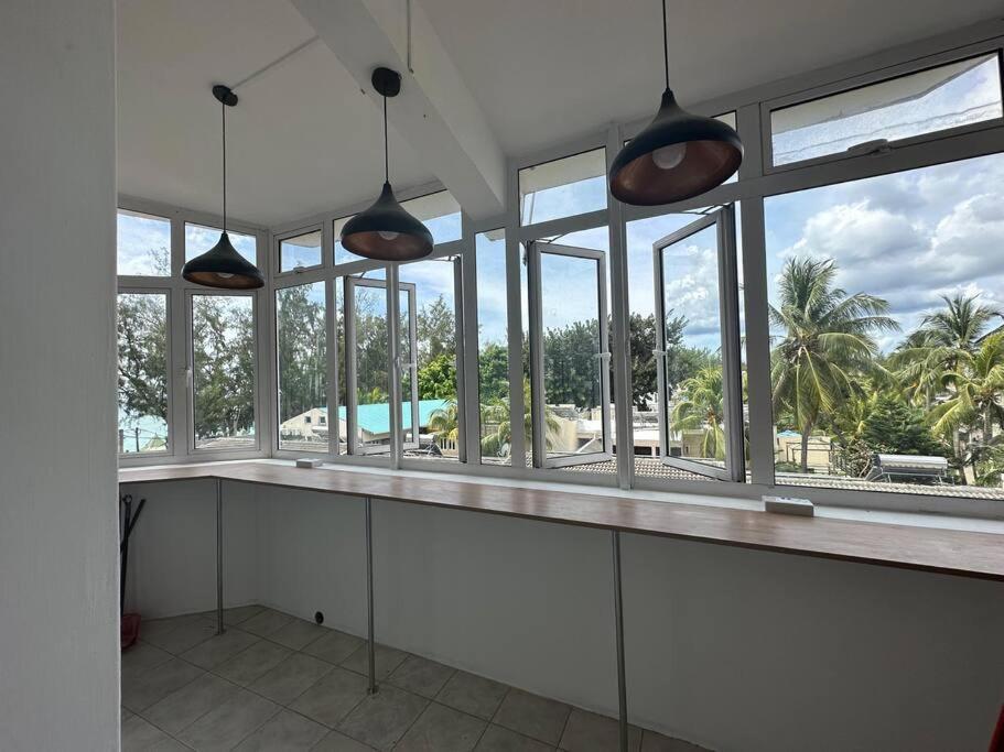 3 Bedroom Beachside Apartment - 30 Secs From Beach Flic en Flac Exterior foto