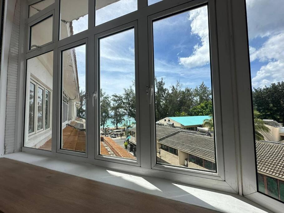 3 Bedroom Beachside Apartment - 30 Secs From Beach Flic en Flac Exterior foto