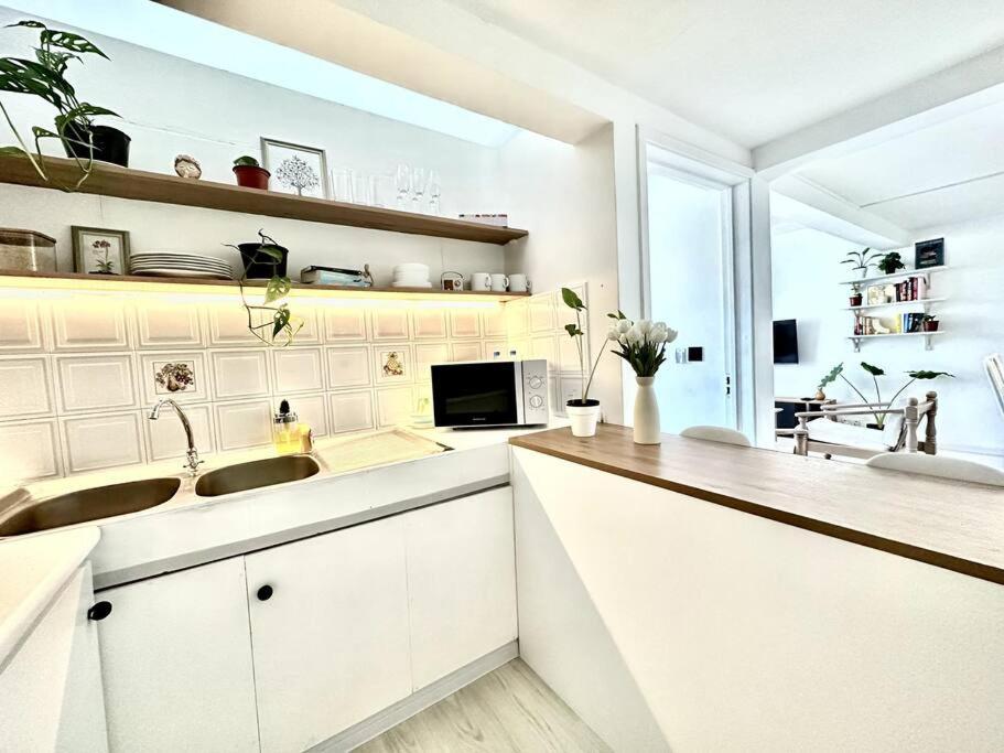 3 Bedroom Beachside Apartment - 30 Secs From Beach Flic en Flac Exterior foto