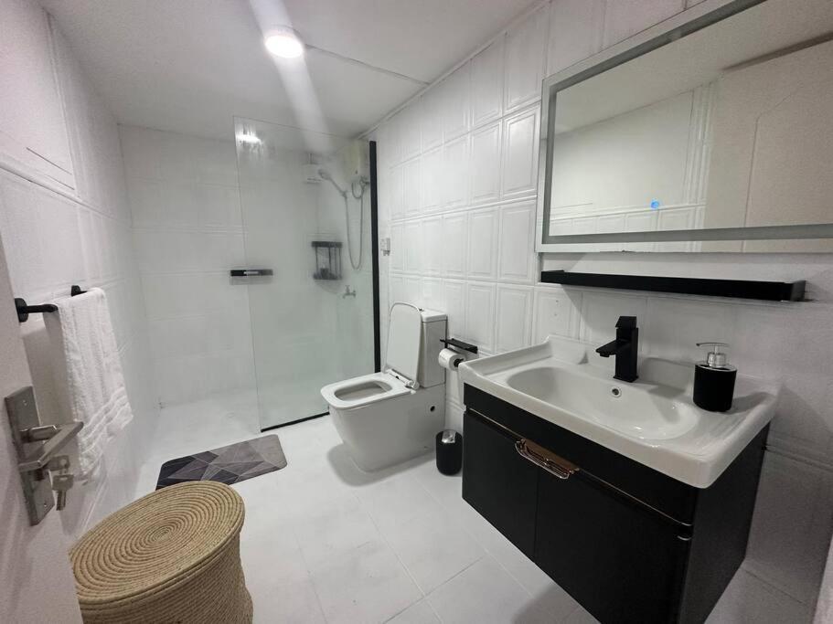 3 Bedroom Beachside Apartment - 30 Secs From Beach Flic en Flac Exterior foto