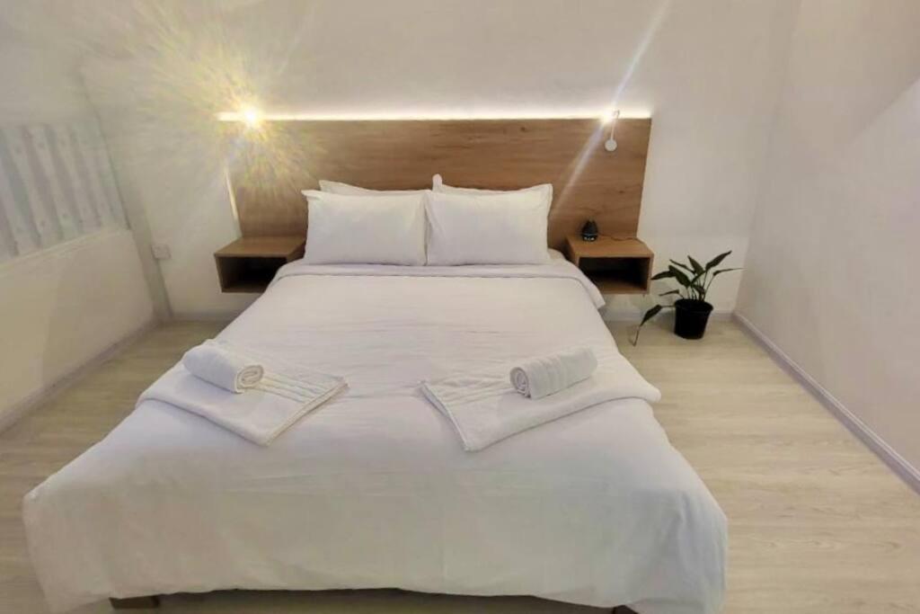 3 Bedroom Beachside Apartment - 30 Secs From Beach Flic en Flac Exterior foto