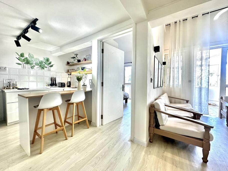 3 Bedroom Beachside Apartment - 30 Secs From Beach Flic en Flac Exterior foto